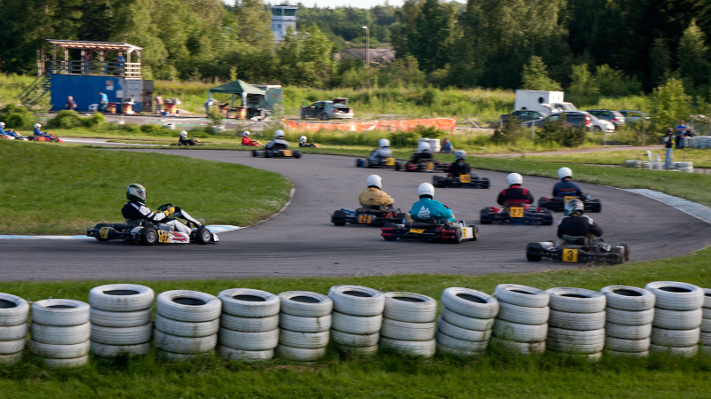 Illustration for article titled How To Overtake Like Ricky Bobby